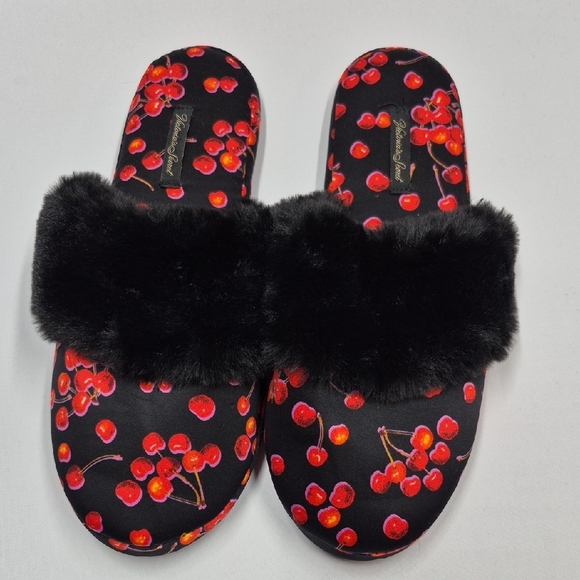 Victoria's Secret Cherry Print Fuzzy Slippers Women's Size Medium - Picture 4 of 13